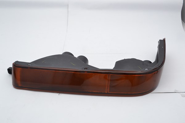 Tampon Sinyali On Sol Sari Mitsubishi L300 98>99 | VORTEX V2406869 | OEM MB831287