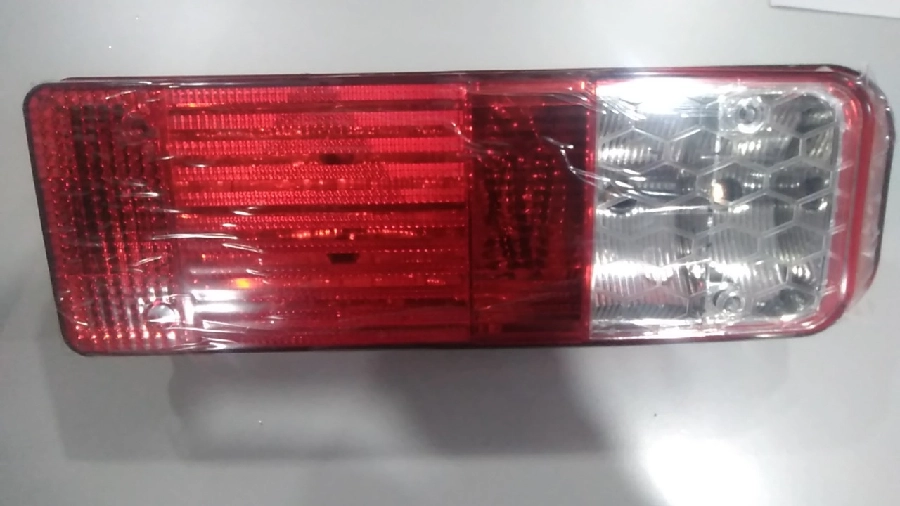 Stop Lamba Petek Desenli Beyazlı Soketli - Ford Cargo Yeni Model | OEM 90011S