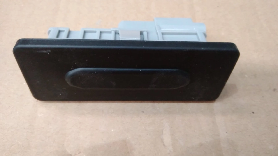 Bagaj Açma Butonu Renault Megane 4-Clio 2-Sandero-Talısman 906069264R | OEM HLC.600201