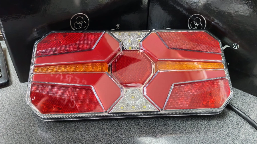 Stop Lambası LED Dinamik Sinyalli 12, 24 Volt 6 Fonksiyonlu 30CMX14XM | OEM 202501-L