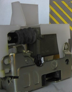 Kapi Kilit Motoru R9 R11 R19 R21 Clio Megane | NUREL U 207 | OEM 7701029259 7702127214