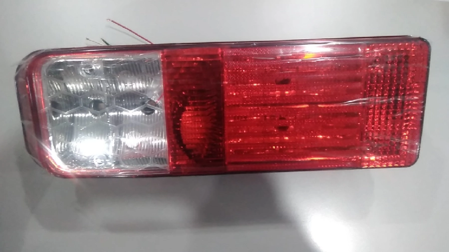 Stop Lamba Petek Desenli Beyazlı Kablolu - Ford Cargo Yeni Model | OEM 90011