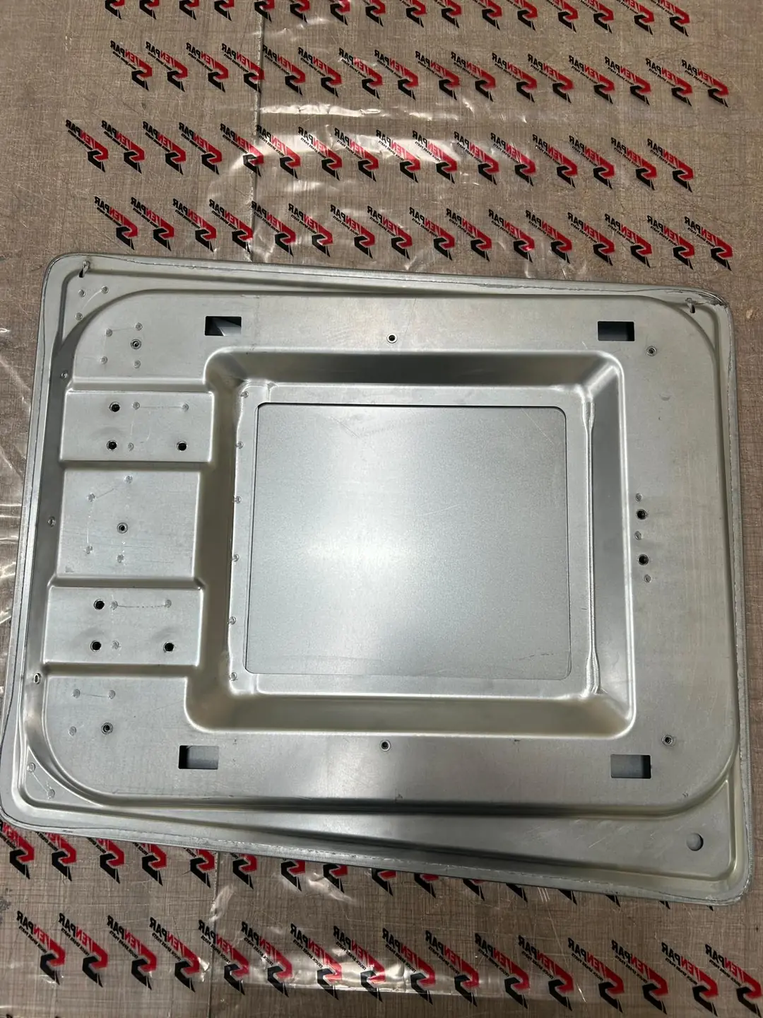 Dolap Kapağı Actros MP4 Sol | OEM 9607502703