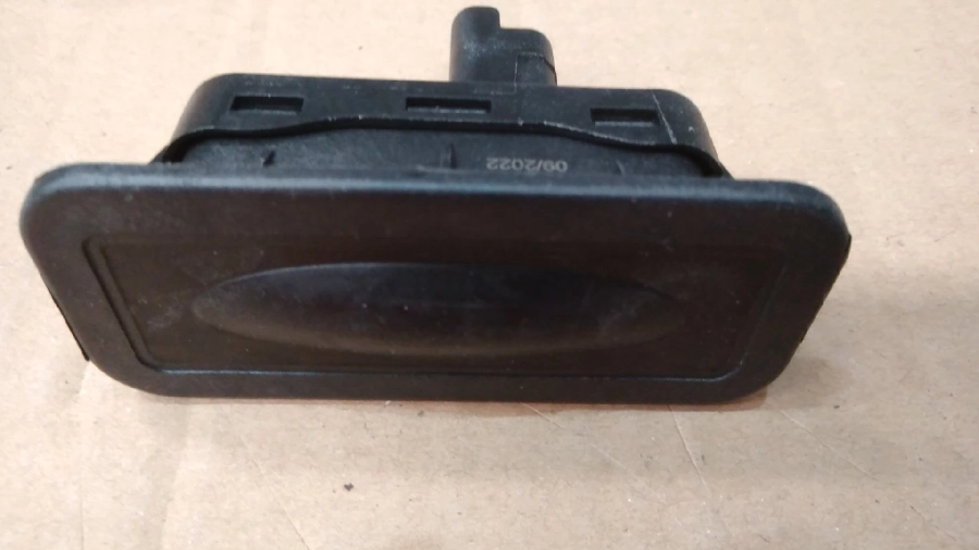 Bagaj Açma Butonu Renault Megane 2 Hb - Kangoo -Clio 3-4 - Fluence - Captur 8200076256 | OEM HLC.600170
