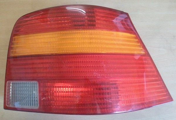 Stop Lambasi Sag Golf 4 98>06 Sari Renk | WAGENBURG 825527 | OEM 1J6945096P 1J6945096Q 1J6945096R
