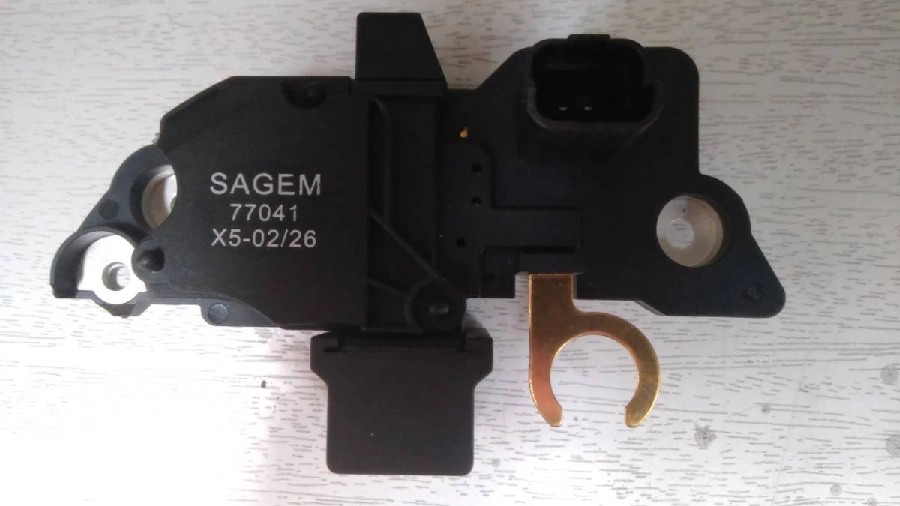Konjektör 12V Siyah Soket Clio Kangoo Megane Scenic 7701048230 | OEM 77041